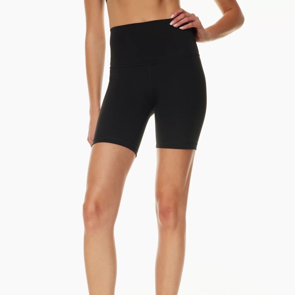 TnaSLICK Rib Cheeky Hi-Rise 7" Short